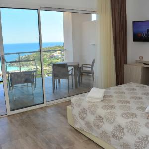 Superior Double Room with Balcony and Sea View