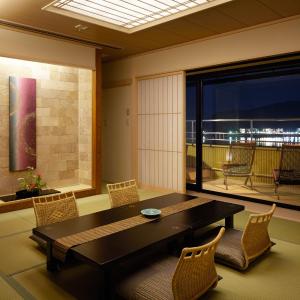 Suite with Open-Air Bath and Lake View