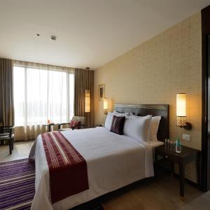 Suite  With 1 Dbl Bed - 25% Off on Laundry, Complimentary Welcome Drink on arrival, Signature Activities & Experiences , Complimentary In-Room Refreshments, featuring Fruit Basket, Cookie Platter  