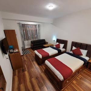 Deluxe Double or Twin Room with Mountain View