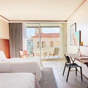 Superior Twin Room with Balcony and Partial Sea View