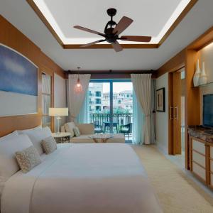 Superior Room, Guest room, 1 King, Sofa bed, Balcony