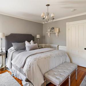Deluxe Queen Suite