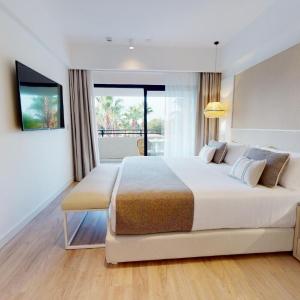  Signature Level Suite