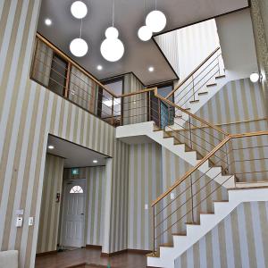 White Royal Suite