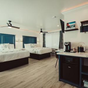 Deluxe Two Queen Bed Suite - Non-Smoking, No Pets