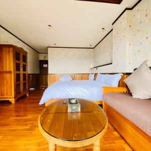 Triple Room with Mountain View