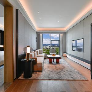 Grand Deluxe Family Suite