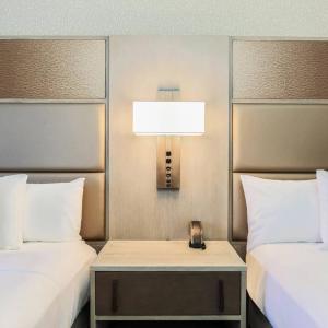One-Bedroom Queen Suite with Two Queen Beds - Mobility Accessible with Tub