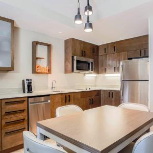 One-Bedroom King Suite with Sofa Bed - Hearing Accessible