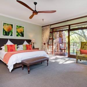 Larger Guest Room, 1 King, Forest View