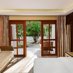 Deluxe King Room with Island View