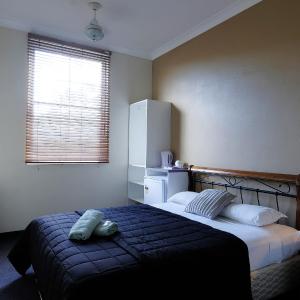 Standard Queen Room with Shared Bathroom
