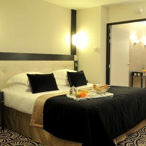 Deluxe Suite with Spa Bath