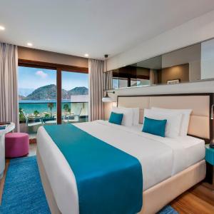 Superior Room with Queen Size Bed, Sea View