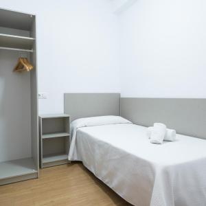 Family apartment with 1 bedroom with 3 single beds and sea views