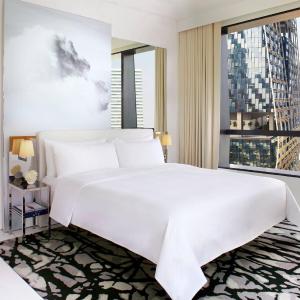 Deluxe Suite, Executive Lounge Access, 1 King