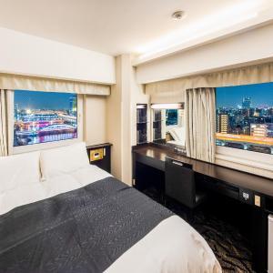 Corner Double Room with View - Non-Smoking