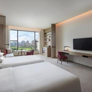 Twin Suite with Two Twin Beds and City View