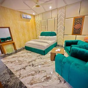 Deluxe Double Room (2 Adults + 1 Child)