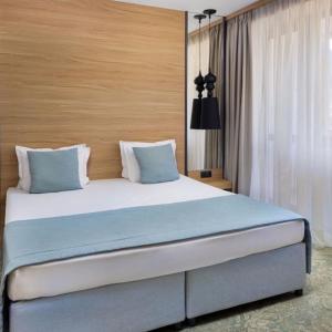 One-Bedroom Suite with Balcony