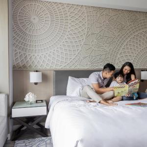 Deluxe King Suite with Executive Lounge Access