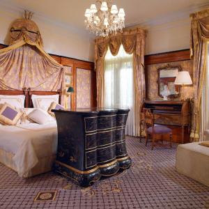 One-Bedroom Prince of Wales Pesidential King Suite
