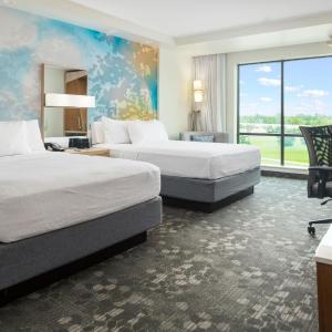 Queen Room with Two Queen Beds, Bathtub and Sofa Bed - Mobility Access