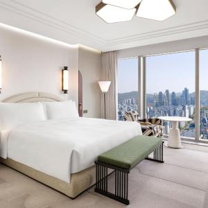 State King Room with City View