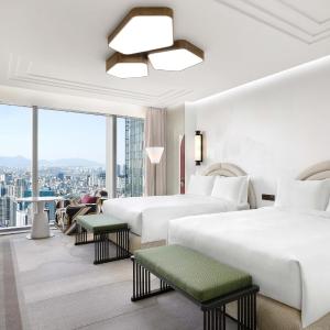 Masters Queen Room with Two Queen Beds and City View
