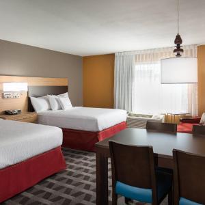 Studio, 2 Queen Beds, Corner Room