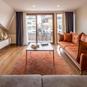 Luxury Three-Bedroom Apartment with Terrace and Pool View