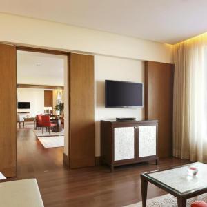Luxury Suite With Two Way Airport Transfers