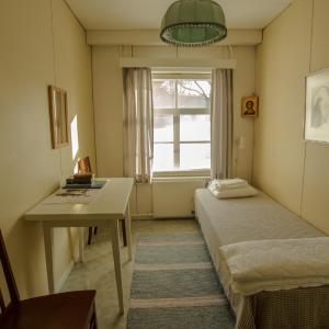 Economy Twin Room with Shared Bathroom
