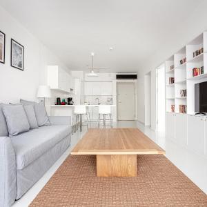 Deluxe One Bedroom with Balcony (A20)