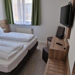 Double or Twin Room with Bathroom