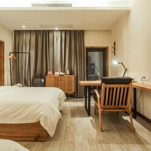 Twin Room with Mountain View