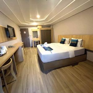 Deluxe Double Room (2 Adults + 1 Child)