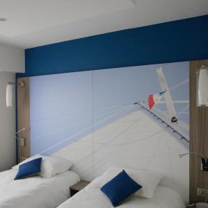 Standard Suite with 1 Double Bed and 2 Single Beds
