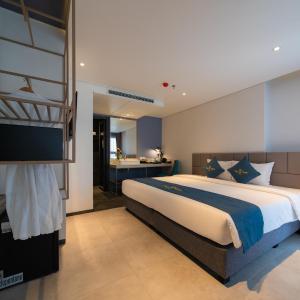 Deluxe Double or Twin Room with City View