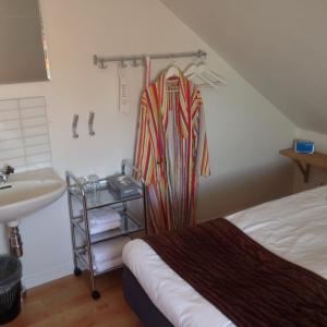 Economy Twin Room with Shared Bathroom