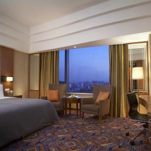 Horizon Deluxe King Room