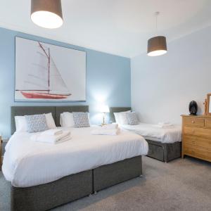 Family Room with One Double Bed and One Single Bed - Non-Smoking