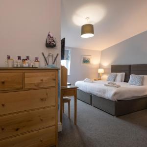 Family Room with One Double Bed and One Single Bunk Bed - Non-Smoking