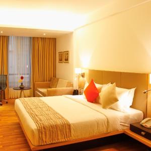 Deluxe Room with Garden / Pool View
