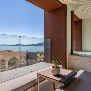 Jade Suite with Outdoor Hot Tub