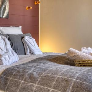 Deluxe Double or Twin Room with City View