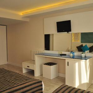Triple Room with Sea View