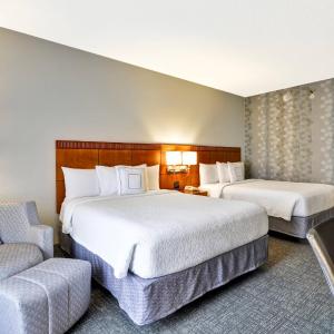 Queen Room with Two Queen Beds - Hearing Accessible
