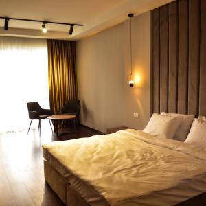 Suite with Lake View